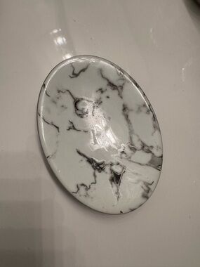 Marble-Pattern Oval soap dish  - White/Gray